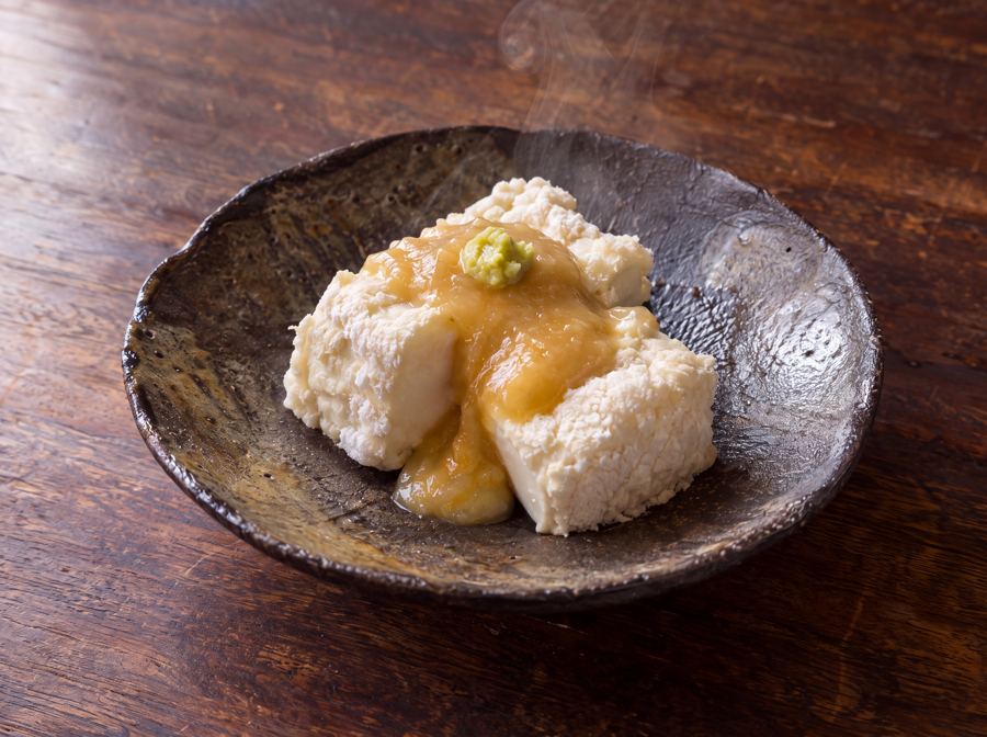 Tofu con lías de sake y miso al wasabi