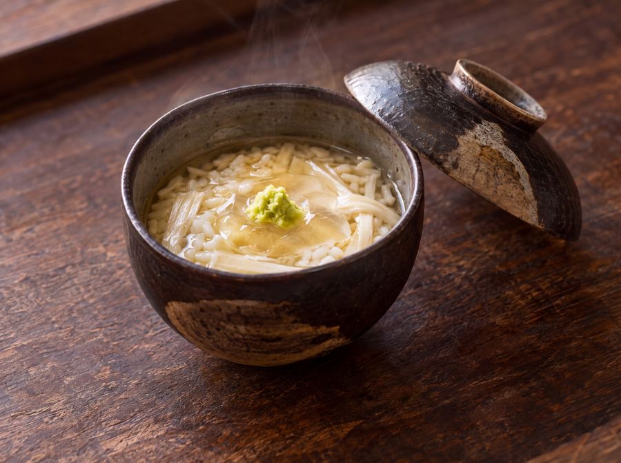 Cobertura de tofu desmenuzado para udon