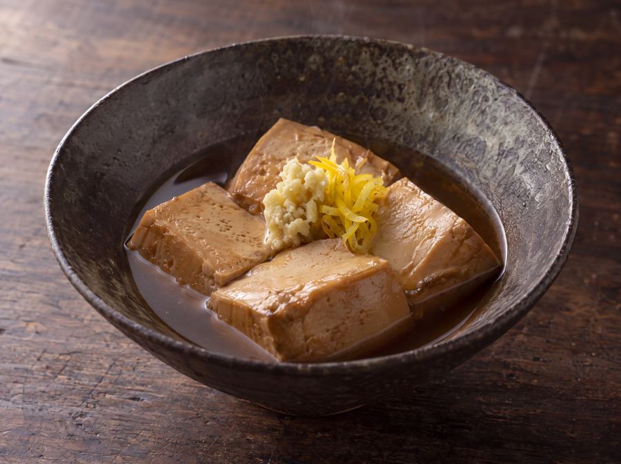 Tofu estofado con dorada