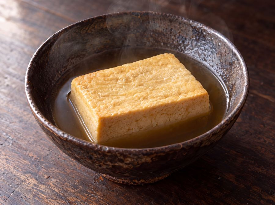 Tofu entero estofado al sake